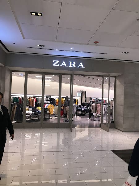 zara opening times today.